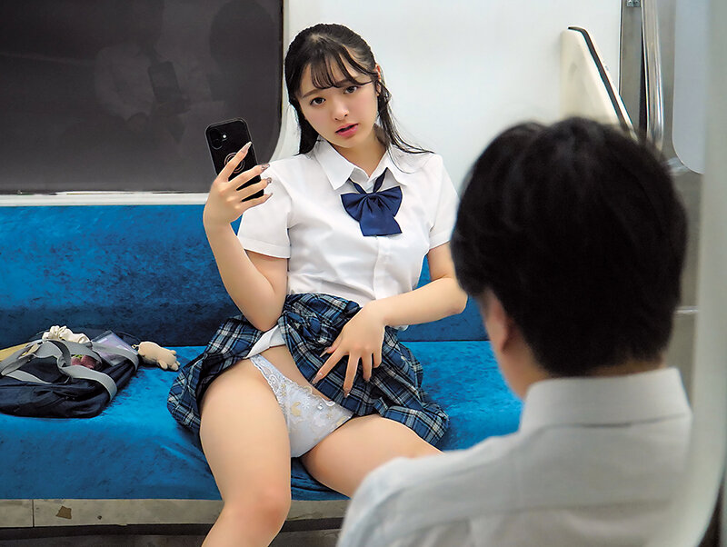 最終電車でいつも乗り合わせる女子校生の無防備なフリしたパンチラ見せつけ誘惑にまんまと引っかかった僕は2人きりの車内で淫音ぬちゅんぱちゅん鳴らし終着駅までハメ狂った 花守夏歩 サンプル 4