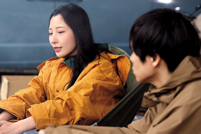 キャンプ場で今は人妻になった同級生と5年ぶりに再会 焚き火に照らされた横顔がやけに艶めかしく夫の目を盗んでは三日三晩愛し合った 北野未奈 サンプル 2