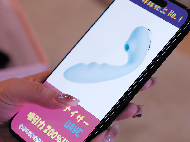 行き遅れ女上司のクリトリスを‘吸うやつ’でズル剥け吸引 しゃぶりついて離さない粘着刺激で剥きっぱなしになったド敏感クリを弄りこねくり膝ガクガク潮ブシャブシャのイキたがり淫乱メスに堕としてやった 森沢かな サンプル 11