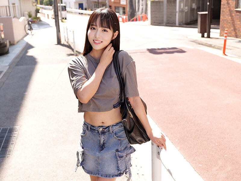 平均年齢22.5歳！！【へそ出しコーデ女子限定】初めてのおへそ観察＆DEEP乳揉み！恥ずかしいけどアヘ吐息を漏れ漏れww へそ出し敏感娘はエチエチ発情しちゃって生ち○ぽだって受け入れちゃう！おへそとバストが綺麗な素人娘4名全員連続中出しSEX収録SP サンプル 12
