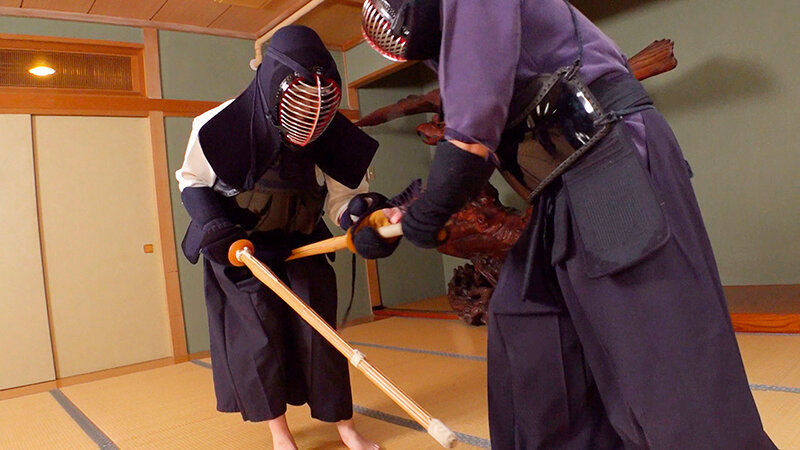 一般男女モニタリングAV 格闘技女子大生vsセクハラレ●プ魔［柔道/少林寺拳法/剣道］勝てば100万円！負けたら即ハメ中出し！ルール無用のセクハラ攻撃に立ち向かえ！白熱の真剣3本勝負！ サンプル 6