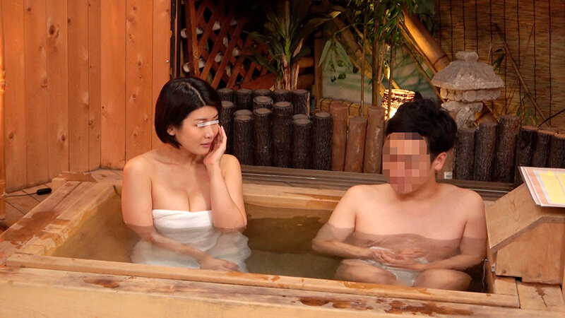 一般男女モニタリングAV 家族旅行中にW不倫しちゃった男女のその後まで追跡スペシャル 巨乳妻が初対面のデカチン既婚男性とタオル一枚で相席混浴！スケベ本性剥き出しの連続射精セックス！！…が忘れられない男女がお互いのパートナーの目を盗んで何度も繰り返す中出し密会… サンプル 2