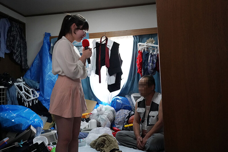 一般男女モニタリングAV アナウンサーを目指す女子大生が近隣住民を悩ませるゴミ屋敷リポートに挑戦！取材中に10年以上SEXしていない性欲満タンおじさんが暴走して異臭漂う汚チ○ポ即ハメ！溜め込んだザーメンを全て注ぎ込むまで終わらない粘着ピストンで抜かずの連続中出… サンプル 2