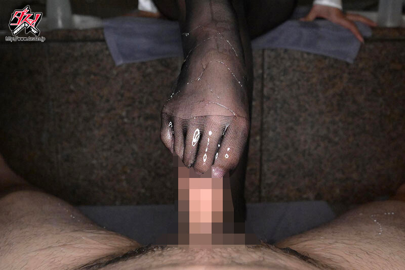 男をダメにする美脚堪能。蒸れパンスト神聖おみ足でペニス挟撃コキシコぎゅむゥの極ズリ射精焦らし。甘すぎる極上足フェティスイートルーム。 姫咲はな サンプル 9