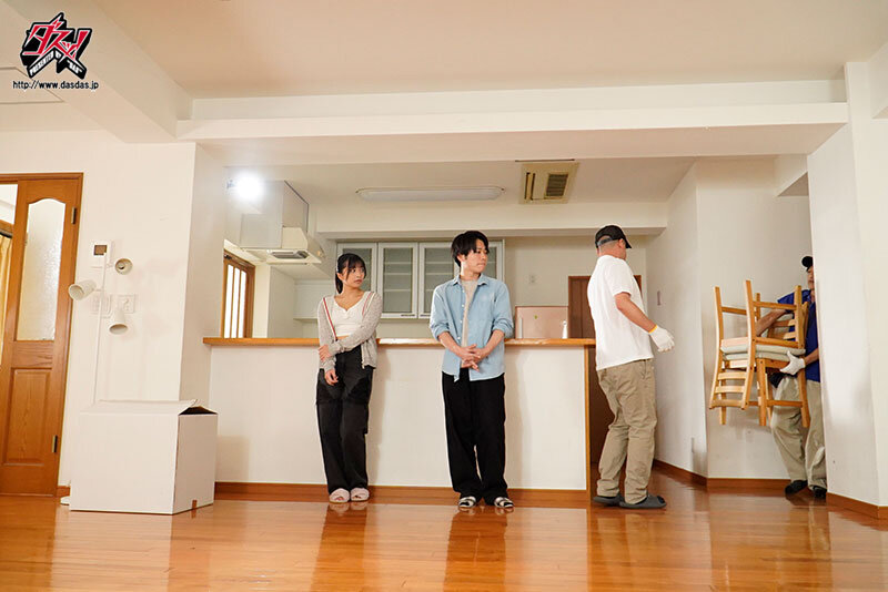 ばいばい。じゃあね。同棲5年で破局を迎えたカップルが引っ越し前夜に昔を想い出す。何度も何度もあなたの裸、キス、匂いを胸に刻むサヨナラ情熱セックスを繰り返した最後の一日。 根尾あかり サンプル 1