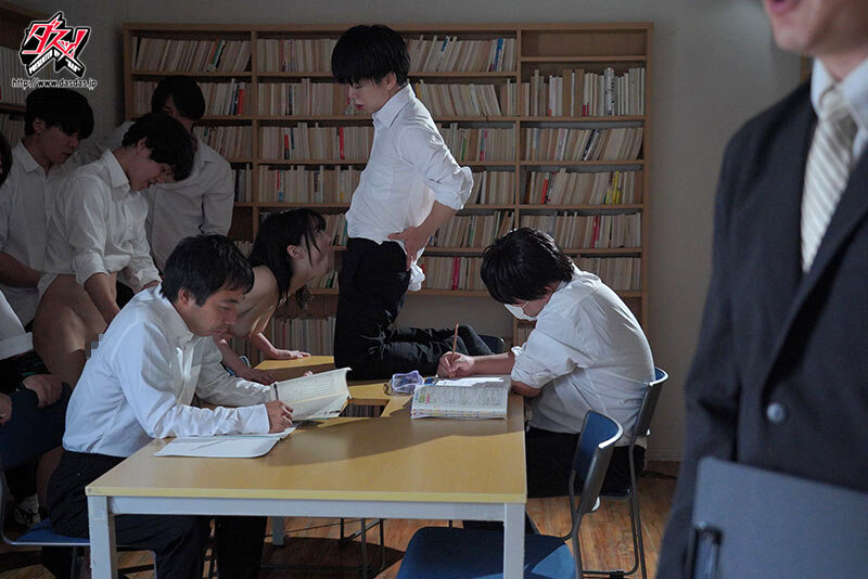 私が…息子の代わりに罰を受けます…落書き授業参観。どの元気いっぱい精子で孕むのかな～（笑）人権無しの子宮内タプタプ中出し制裁 美ノ嶋めぐり サンプル 6