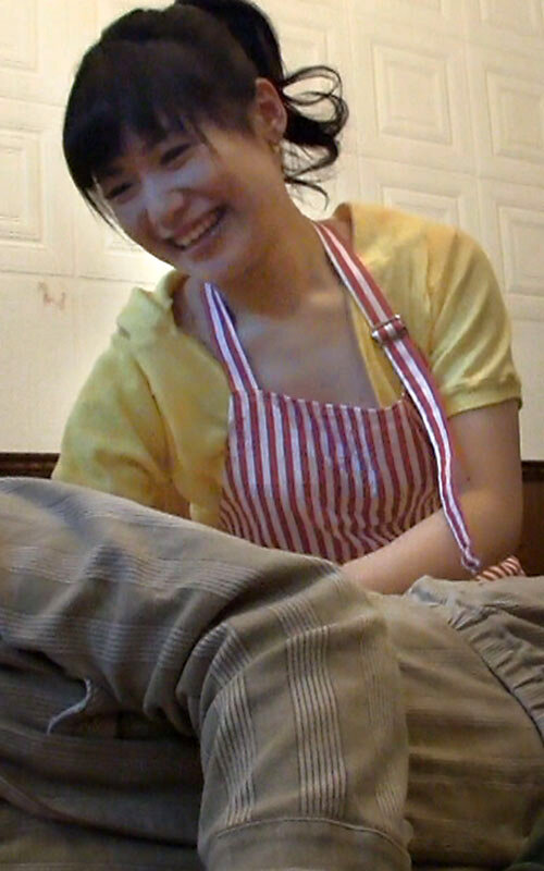 人妻ヘルパーに勃起チ○ポ見せて射精介助を頼むと、どんな結末が…！？4時間 サンプル 20