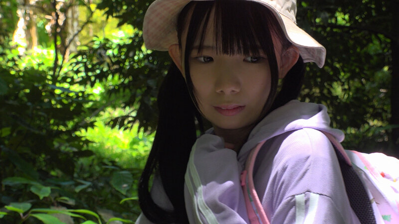 欲望の森 まいごの全裸少女を森で見つけて性欲が抑えられない 南日菜乃 サンプル 1