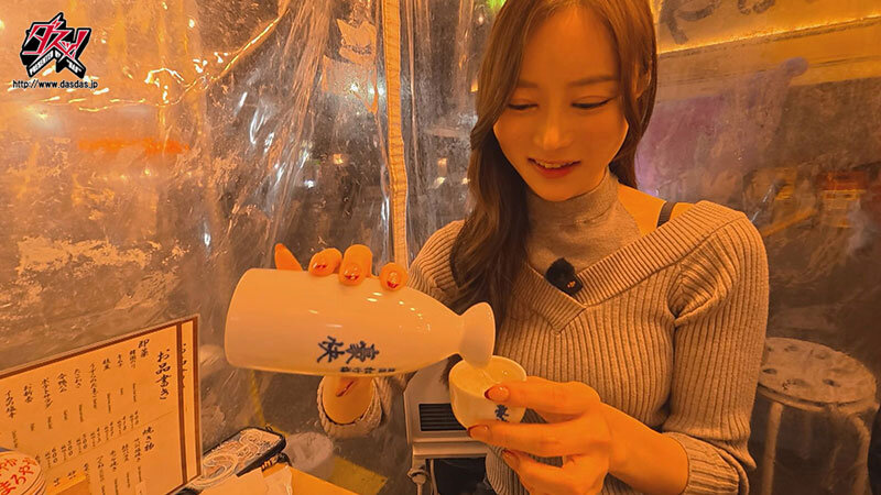 酔っぱらって手っ取り早くSEXがしたい。おじさんだ～い好き。唾液を垂らして汚チ●ポねぶり尽くすズベ公中毒性交。 白峰ミウ サンプル 1