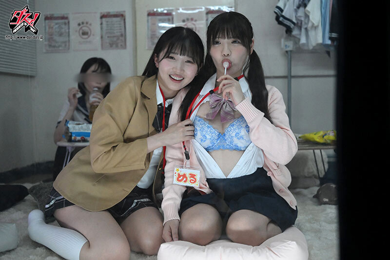 スキ。見学リフレの待機室で出会った売り物の私たちは、心のスキマを埋める様に唾液も体温も愛液も一つになって愛し合った。 巴ひかり 佐藤愛瑠 サンプル 1