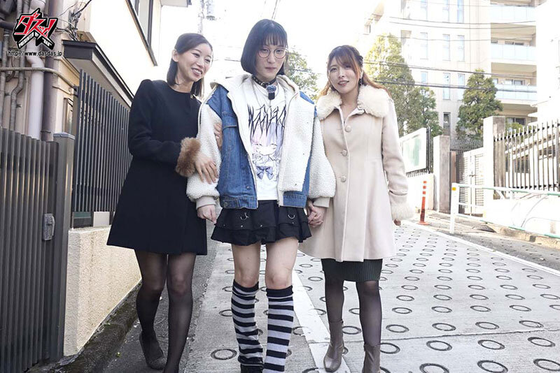 男の娘って、出さなきゃ何度もイケるらしいから…乳首とペニクリで一生ドライさせてもいいよね！？ Wド痴女お姉さんに何度も寸止めされちゃう究極絶頂SP 骨砕きの 新村あかり 黒川すみれ サンプル 4