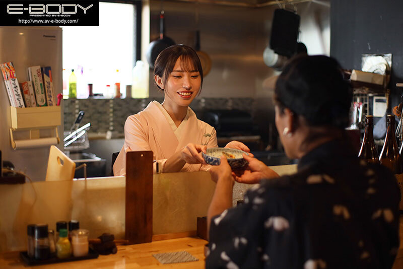 お客様には決して見せない、着物で隠れた純白Gカップと淫らな人妻セックス 料亭の美人女将 佐野秋帆（28）AVデビュー サンプル 1