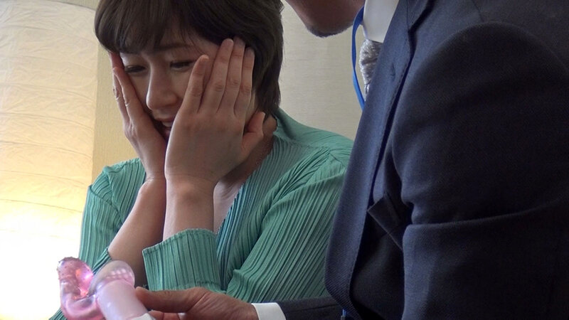 覗き撮られた熱中オナニー！！清楚なおばさんの恥ずかしい性癖 サンプル 15