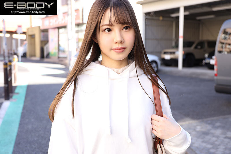 初めて出来た彼女を脱がしたら… 着衣から想像できない物凄い色白スリム美巨乳 大興奮の僕は性欲尽きるまでハメまくった 中村彩 サンプル 1