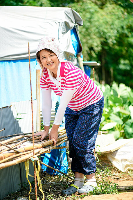 働く田舎のおばさん3 8時間 サンプル 1