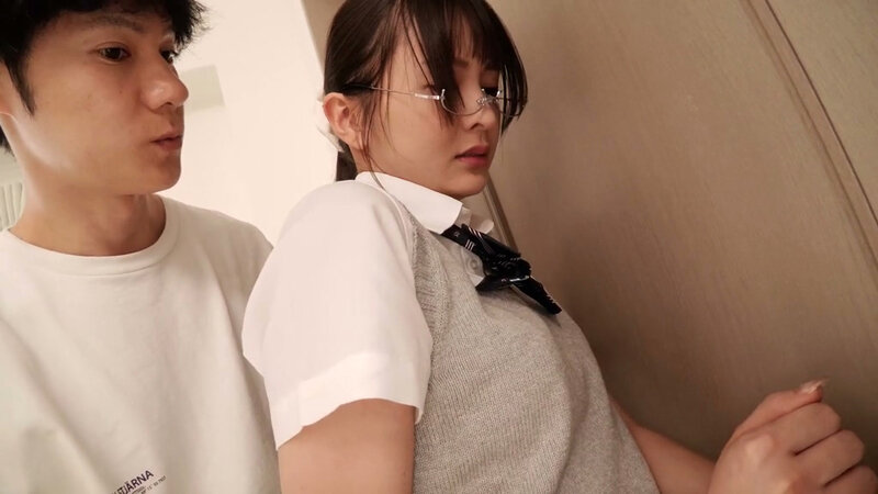 【4K】「すぐにイっちゃうマ○コでごめんなさい」学校では真面目…黒髪眼鏡な委員長はすぐにヤレてすぐにイク校則違反マ○コ女子 幸村泉希 サンプル 1