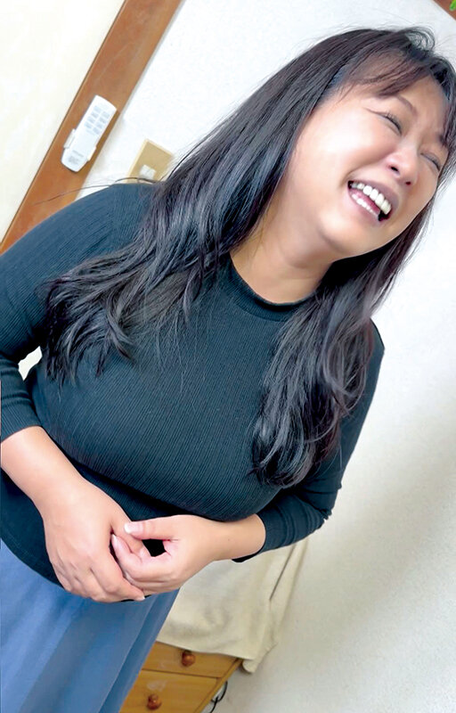 ［求人募集・素人面接］ 弊社の事務員を募集したらGカップの爆乳ムチムチおばさんが来た。色々訳アリなのでAV出演しないか口説いたら結構ドスケベだった！ 桐島明日香 サンプル 1