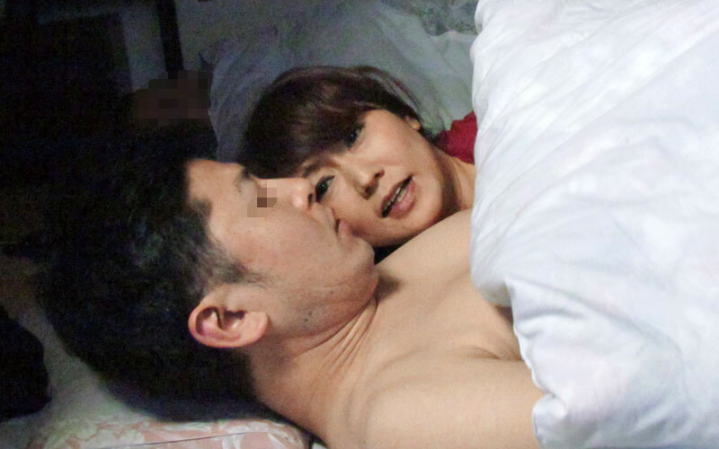 夫が横にいるのにウチの息子が母子交尾したがるんです…4時間 サンプル 12