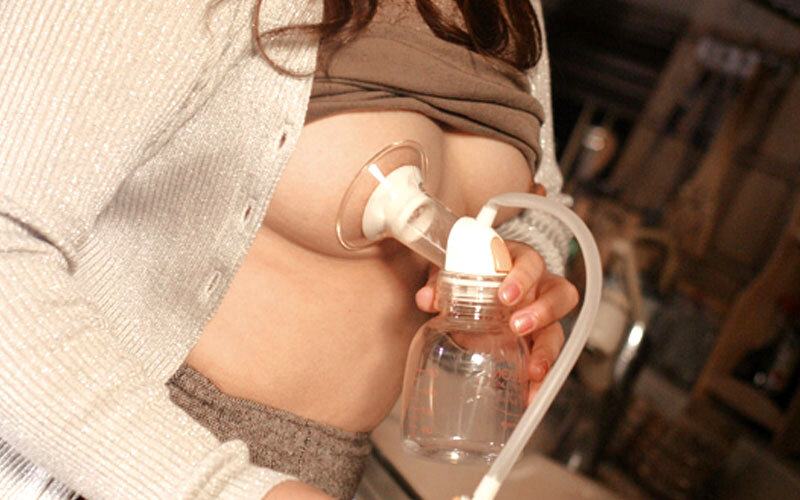 「義母さんって、まだ母乳出るんだね」母乳が出る義母は拒みながらも濡れていたので…4時間 サンプル 6