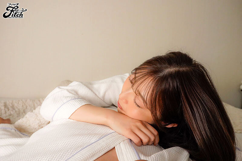 【VR】【Fitch高画質8K肉感VR】寝起きすっぴんでも美人すぎて反則…朝から無意識に僕を狂わせる年上セフレとリアルな朝SEX 今井栞菜 サンプル 5