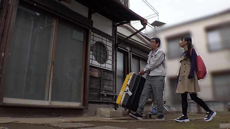 洗脳啓発まいんどふぁっかーちびっこ編 潮吹きメタモーゼ姪っ子と舐めとり掛け算7日間 ～臭いおじさんの七の倍数でアホになったり気持ちよくなたりしゅるよ～ 由良かな サンプル 1