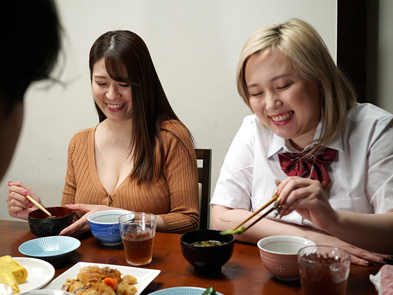 痴女られパイズリおっぱい親子丼ハーレム 田舎に引っ越してきた僕はお隣さんのムッチリW爆乳親子と悶絶逆3PSEXしまくった 田中ねね/武田怜香 サンプル 1
