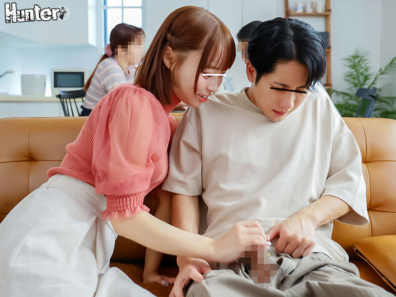 『大丈夫！絶対バレないって！』『中に出してもいいよ！』危険度MAX小悪魔義妹が両親の目の前でスカート内ちょいハメSEX！突然出来た義妹は見た目は真面目！でも実は超エッチな小悪魔女子だった！親が目の前にいるにもかかわらず色々な場所でスカートの中で… サンプル 3