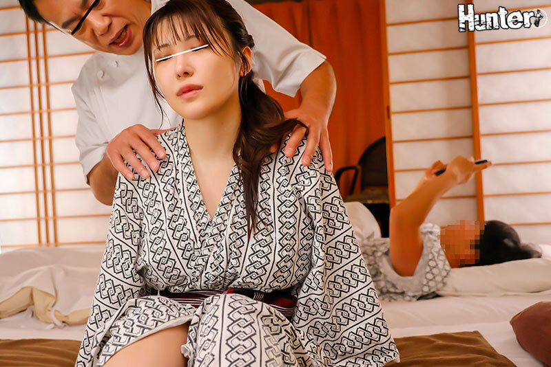 「お願い…もっと揉んで下さい」寝ている彼氏の横で揉みしだき温泉旅館NTRマッサージ 美乳になれると噂の温泉にやってきたカップル。入浴後に効果倍増するというエステを受けると彼氏は隣で寝てしまう。するとエステティシャンの手はだんだんと胸を激しく揉みしだき… サンプル 2