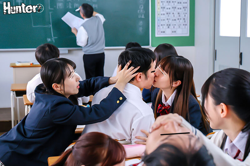 『授業中にどこまでエッチな事できるか勝負しよ』超エッチな小悪魔ヤリマン女子たちが、呑気なおじいちゃん先生の授業だからヤリタイ放題！「何をやってもバレないよ！」と言って授業中にお昼ご飯をかけたエッチなチキンレースを開催！ サンプル 6