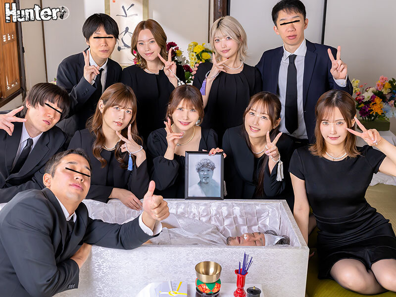 ヤリサー葬式乱交！喪服を着た派手な男女。今日は元ヤリサー部長のお葬式。久しぶりの集合がこんな形に…。『部長はしんみりした空気が嫌いだったよな！』誰かの一言でムラムラが沸き上がりハメ合う仲間たち！涙と精液が飛びかう弔い乱交は全員をあの頃に戻らせてイク！ サンプル 1