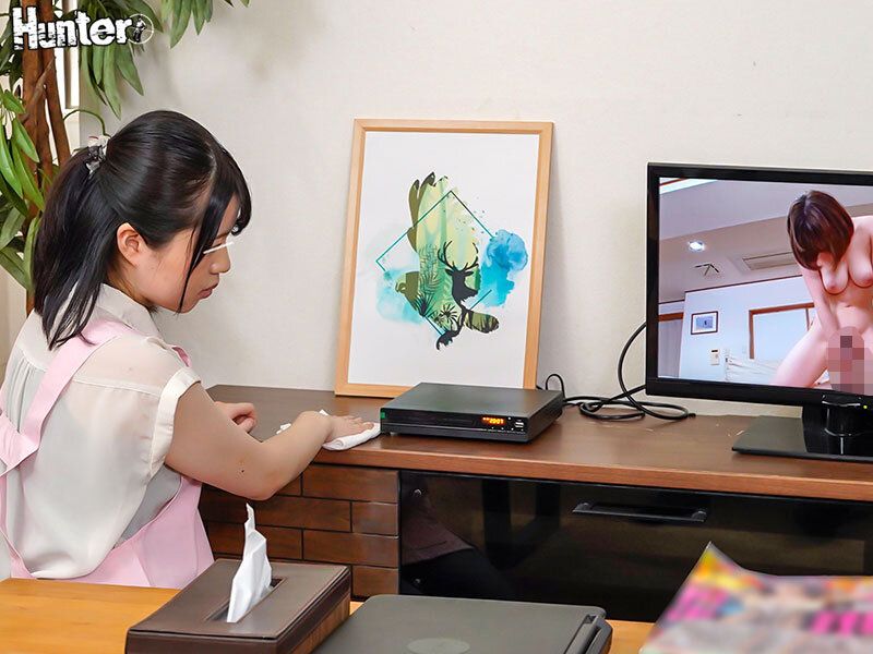 【完全主観】おとなしそうな出張家政婦にAVを見せつけたら自分から勃起チ○ポに跨って来て、何度も騎乗位で強●中出しされちゃった！ サンプル 3
