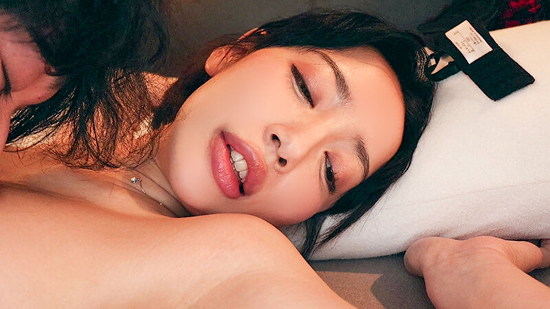 日常のVlogを撮っていたら健気な人妻も参加してそのままSEX 美咲かんな サンプル 6