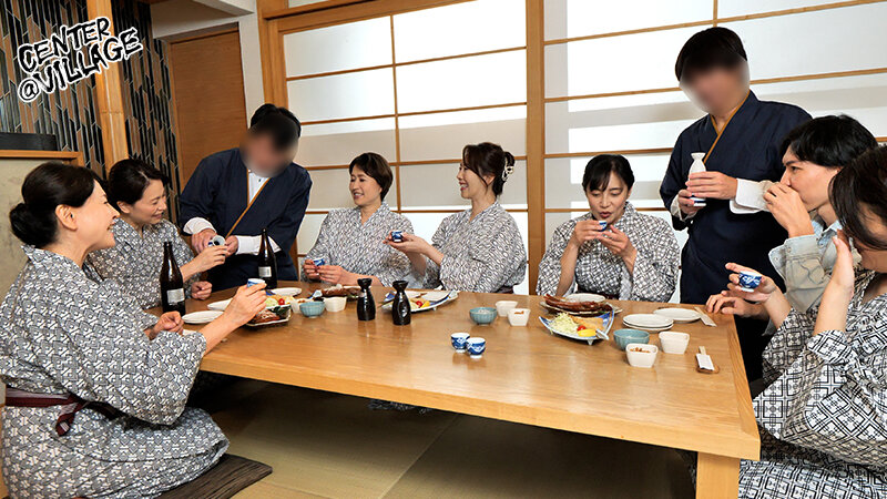 完熟・中出し浪漫秘湯 ドキッ！おばさんだらけの灼熱温泉大乱交SPECIAL サンプル 4