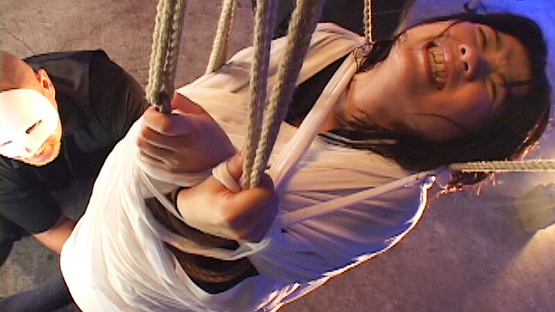 下半身を無防備に晒したままイカされる女たち 残酷宙吊り絶頂 衝撃の激ヤバ映像集 ULTRA ORGASM BEST サンプル 12