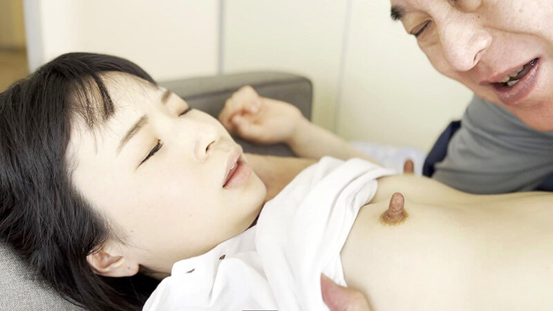 365日ニョキニョキの卑猥な長―い乳頭を持つ彼女は、華奢でちっちゃい体なのにド淫乱なギャップがエッチすぎるチビッコでした。 サンプル 4