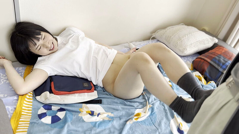 365日ニョキニョキの卑猥な長―い乳頭を持つ彼女は、華奢でちっちゃい体なのにド淫乱なギャップがエッチすぎるチビッコでした。 サンプル 3