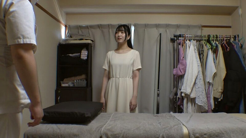 媚薬オイルマッサージ 痴●盗撮＆中出し素人娘VOL.69 超強力媚薬を配合したマッサージオイルを施術中に知らずに塗りこまれたオンナは、身体の火照りに驚き、チ〇ポを欲しがる自分に戸惑い、垂れ出したマン汁に恥ずかしがりながらも生ハメ中出しまで欲してしまう！ サンプル 1