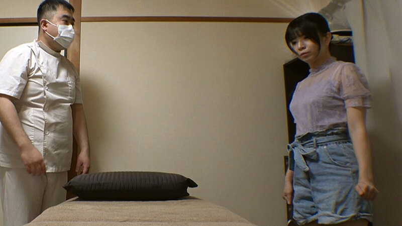 媚薬オイルマッサージ 痴●盗撮＆中出し素人娘VOL.69 超強力媚薬を配合したマッサージオイルを施術中に知らずに塗りこまれたオンナは、身体の火照りに驚き、チ〇ポを欲しがる自分に戸惑い、垂れ出したマン汁に恥ずかしがりながらも生ハメ中出しまで欲してしまう！ サンプル 5