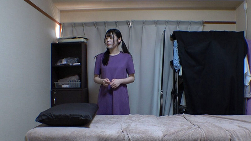 媚薬オイルマッサージ 痴●盗撮＆中出し素人娘VOL.74 超強力媚薬を配合したマッサージオイルを施術中に知らずに塗りこまれたオンナは、身体の火照りに驚き、チ〇ポを欲しがる自分に戸惑い、垂れ出したマン汁に恥ずかしがりながらも生ハメ中出しまで欲してしまう！ サンプル 5