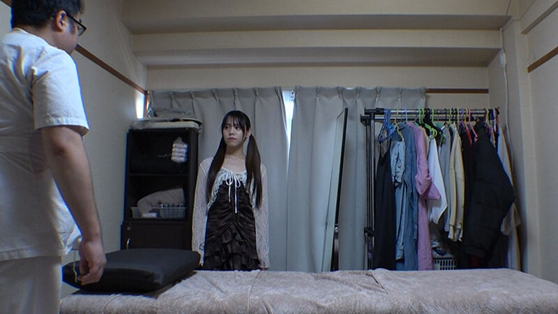 媚薬オイルマッサージ 痴●盗撮＆中出し素人娘VOL.70 超強力媚薬を配合したマッサージオイルを施術中に知らずに塗りこまれたオンナは、身体の火照りに驚き、チ〇ポを欲しがる自分に戸惑い、垂れ出したマン汁に恥ずかしがりながらも生ハメ中出しまで欲してしまう！ サンプル 5