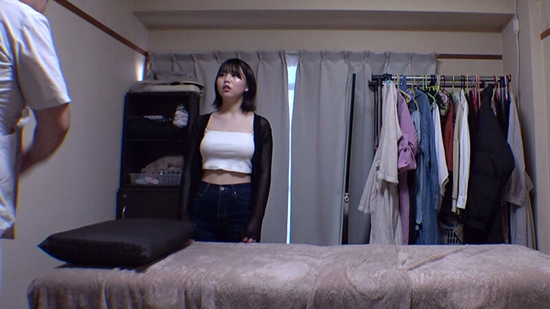 媚薬オイルマッサージ 痴●盗撮＆中出し素人娘VOL.72 超強力媚薬を配合したマッサージオイルを施術中に知らずに塗りこまれたオンナは、身体の火照りに驚き、チ〇ポを欲しがる自分に戸惑い、垂れ出したマン汁に恥ずかしがりながらも生ハメ中出しまで欲してしまう！ サンプル 5