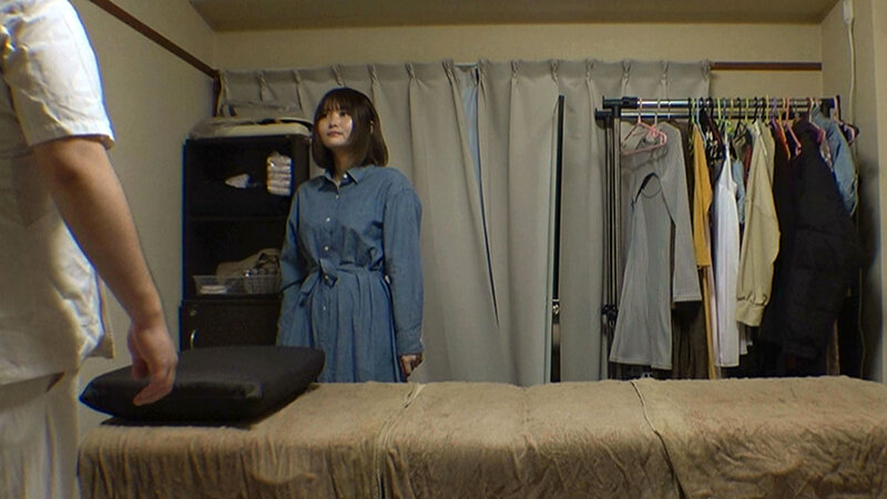 媚薬オイルマッサージ 痴●盗撮＆中出し素人娘VOL.73 超強力媚薬を配合したマッサージオイルを施術中に知らずに塗りこまれたオンナは、身体の火照りに驚き、チ〇ポを欲しがる自分に戸惑い、垂れ出したマン汁に恥ずかしがりながらも生ハメ中出しまで欲してしまう！ サンプル 1