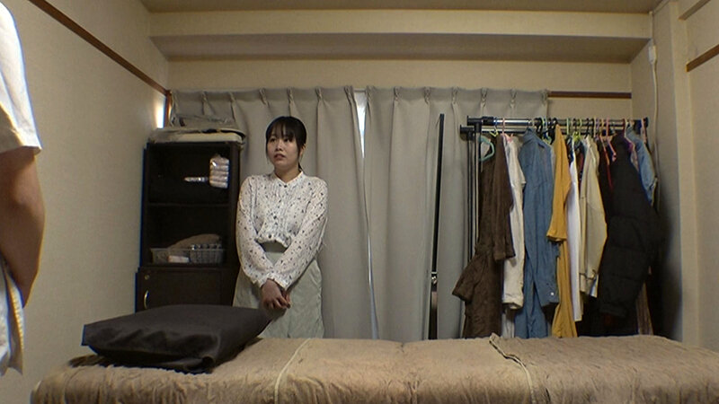 媚薬オイルマッサージ 痴●盗撮＆中出し素人娘VOL.73 超強力媚薬を配合したマッサージオイルを施術中に知らずに塗りこまれたオンナは、身体の火照りに驚き、チ〇ポを欲しがる自分に戸惑い、垂れ出したマン汁に恥ずかしがりながらも生ハメ中出しまで欲してしまう！ サンプル 4