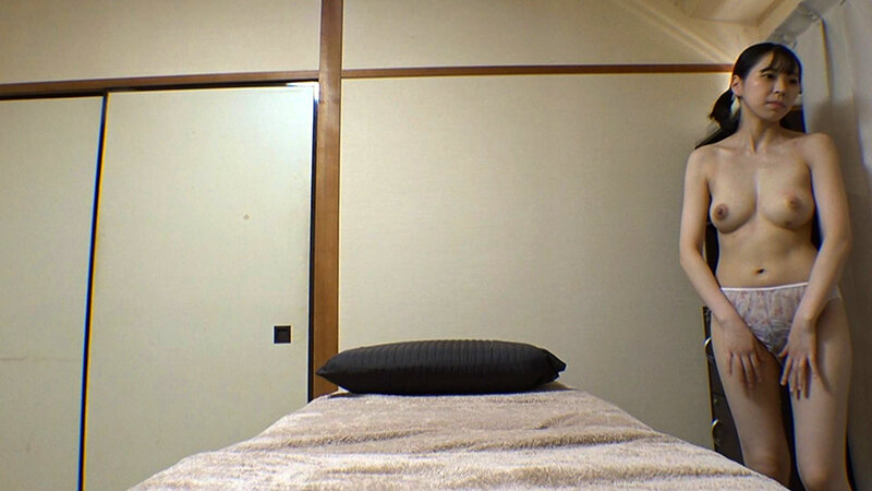 媚薬オイルマッサージ 痴●盗撮＆中出し素人娘VOL.73 超強力媚薬を配合したマッサージオイルを施術中に知らずに塗りこまれたオンナは、身体の火照りに驚き、チ〇ポを欲しがる自分に戸惑い、垂れ出したマン汁に恥ずかしがりながらも生ハメ中出しまで欲してしまう！ サンプル 9