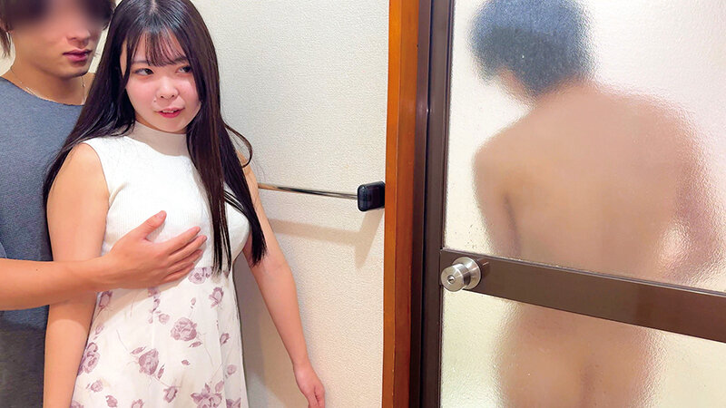 素人奥様が旦那が風呂に入っている約30分だけの限定NTRに挑戦！自宅でご無沙汰奥様が旦那の横でバレないように浮気セックス！旦那では味わえない年下デカチ○ポの激ピストンに喘ぎ声を我慢しつつも大絶頂！欲求不満オマ○コに溢れるほど連続大量生中出し！4組8発！ サンプル 16