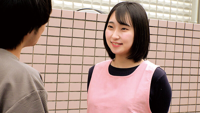 現役保育士さんが童貞君に母性溢れるご奉仕フェラ＆ふんわりおっぱいでの授乳手コキ！裸エプロン姿で生チン挿入で筆おろしセックス！何度も気持ちよくしてくれる天使にたっぷり連続中出し！！ サンプル 1