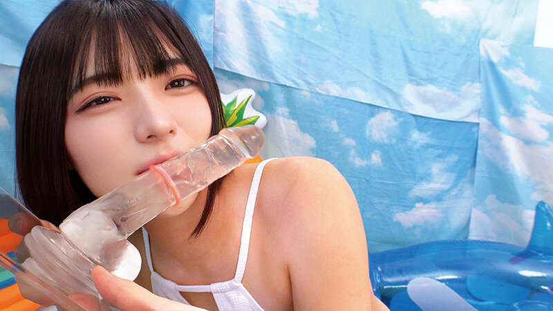 ビキニ姿が眩しい水着ギャルが【お口だけでコンドーム装着】 ノーハンドでデカチンを咥えた彼有りビキニギャルのオマ○コから恥ずかし汁が水着を越えて溢れ出す！！口の中でドンドン大きくなる極太ペニス…「下のお口にも入れてほしいかも（/ω￥）」開放的なサマーGA… サンプル 1