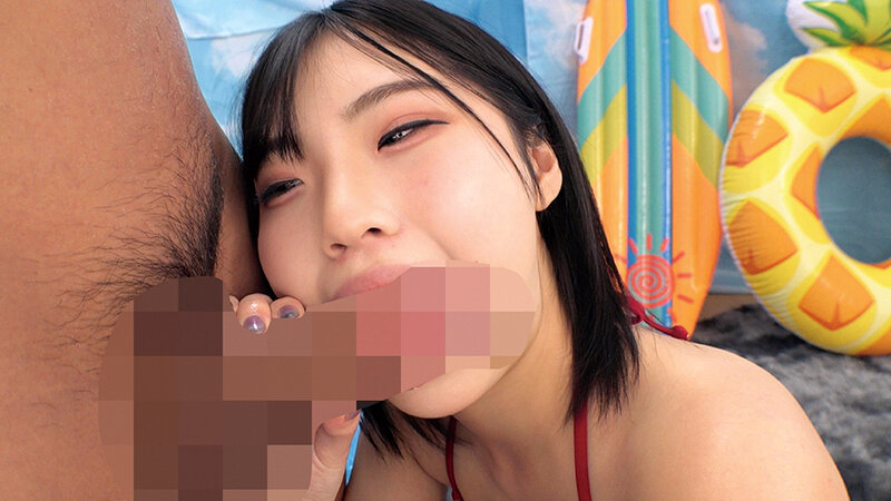 ビキニ姿が眩しい水着ギャルが【お口だけでコンドーム装着】 ノーハンドでデカチンを咥えた彼有りビキニギャルのオマ○コから恥ずかし汁が水着を越えて溢れ出す！！口の中でドンドン大きくなる極太ペニス…「下のお口にも入れてほしいかも（/ω￥）」開放的なサマーGA… サンプル 19