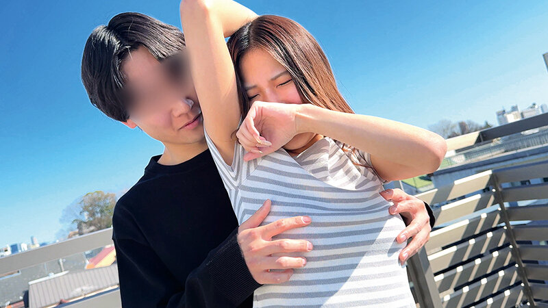 青空ノーブラチャレンジ！素人女子大生が青空の下で初めての野外露出に挑戦！おっぱいポロンw大勢に見られドキドキが止まらず乳首ビンビン！羞恥MAX！外で乳首こねくり回され乳首イキ連発！おま○こも触ってほしいくなり最後は生セックス！ サンプル 8