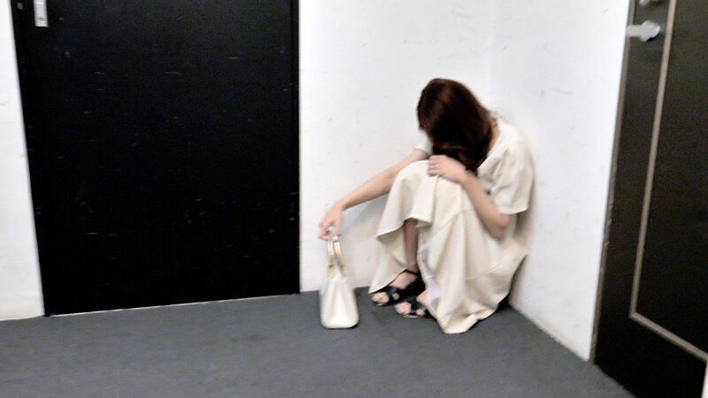 終電を逃した美人妻とホテルで乾杯、朝まで泥●ナマナカSEX サンプル 2